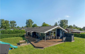 Gorgeous Home In Hadsund With Kitchen